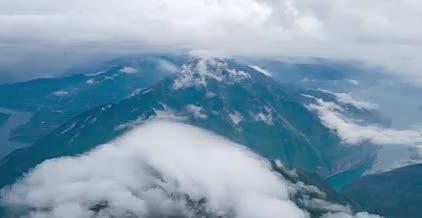 航拍延时震撼中国三峡之巅山顶云腾雾绕视频的预览图